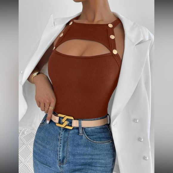 Luxe button detail cutout halter top - Picture 2 of 6